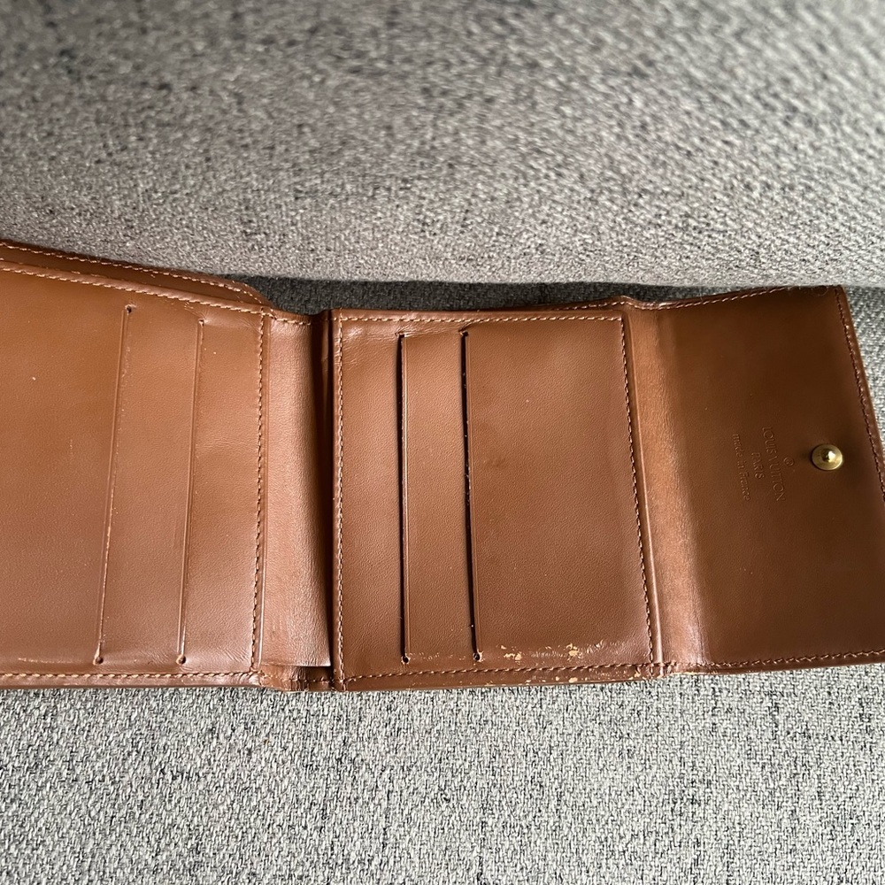 Louis Vuitton Bronze Brown Vernis Elise wallet. - Picture 6 of 12